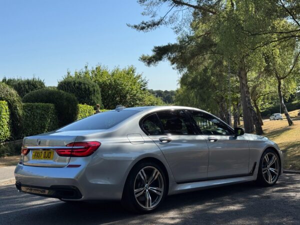 2017 BMW 750i 4.4 V8 M Sport Auto