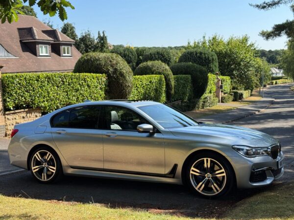 2017 BMW 750i 4.4 V8 M Sport Auto