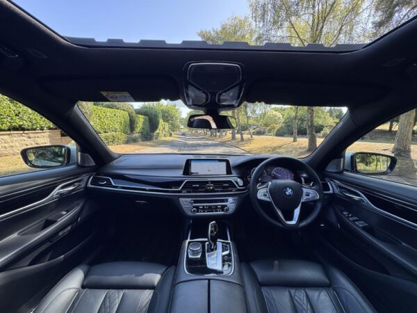 2017 BMW 750i 4.4 V8 M Sport Auto