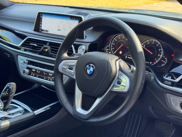 2017 BMW 750i 4.4 V8 M Sport Auto