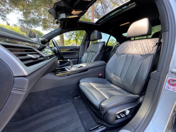 2017 BMW 750i 4.4 V8 M Sport Auto