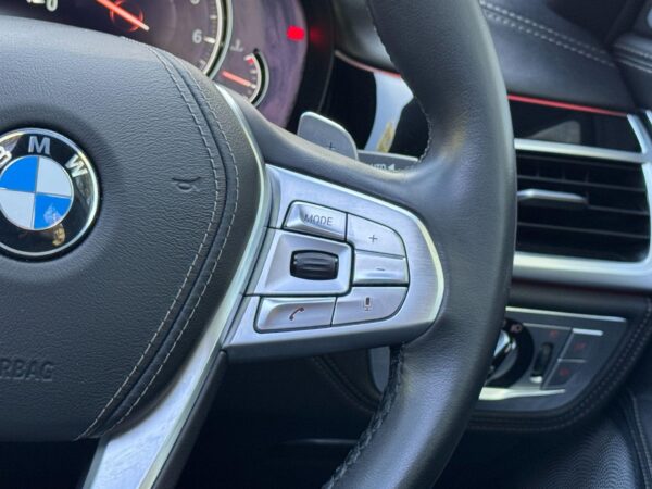 2017 BMW 750i 4.4 V8 M Sport Auto