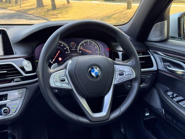 2017 BMW 750i 4.4 V8 M Sport Auto