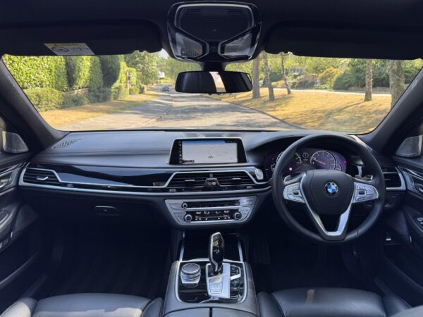 2017 BMW 750i 4.4 V8 M Sport Auto