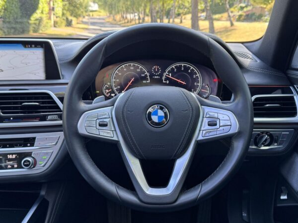 2017 BMW 750i 4.4 V8 M Sport Auto