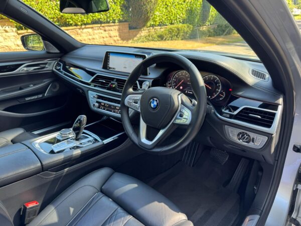 2017 BMW 750i 4.4 V8 M Sport Auto