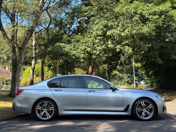 2017 BMW 750i 4.4 V8 M Sport Auto