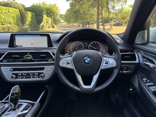 2017 BMW 750i 4.4 V8 M Sport Auto