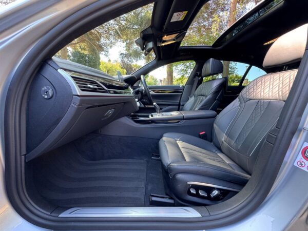 2017 BMW 750i 4.4 V8 M Sport Auto