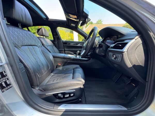 2017 BMW 750i 4.4 V8 M Sport Auto