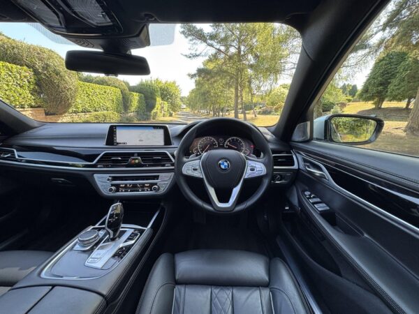 2017 BMW 750i 4.4 V8 M Sport Auto