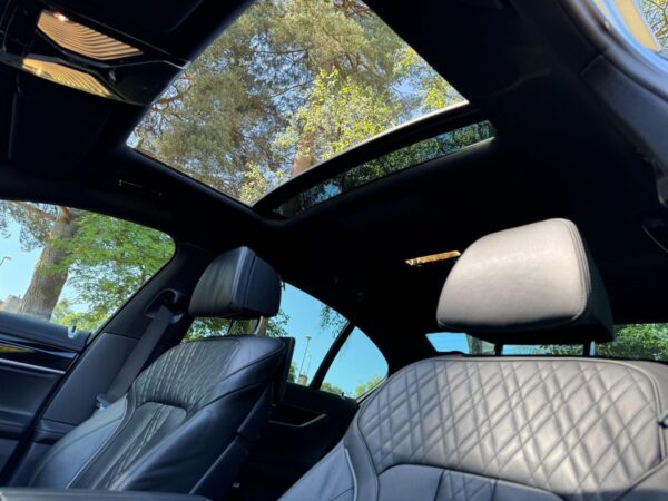 2017 BMW 750i 4.4 V8 M Sport Auto