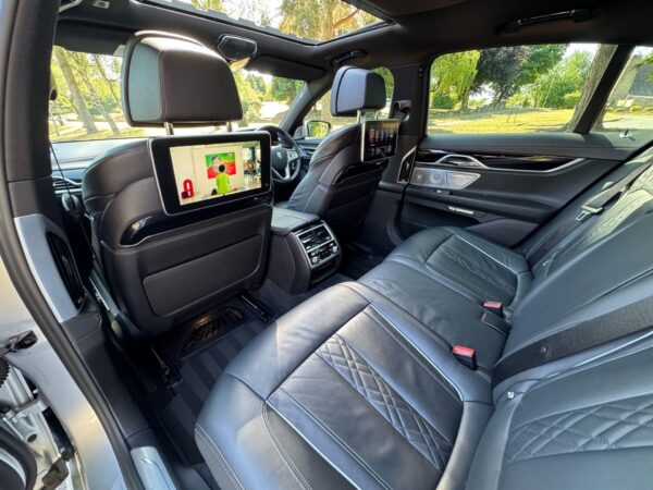 2017 BMW 750i 4.4 V8 M Sport Auto