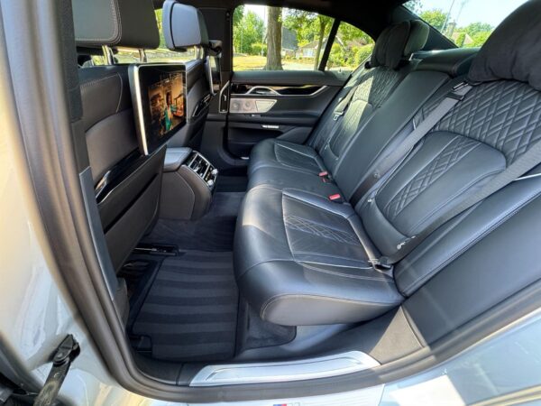 2017 BMW 750i 4.4 V8 M Sport Auto
