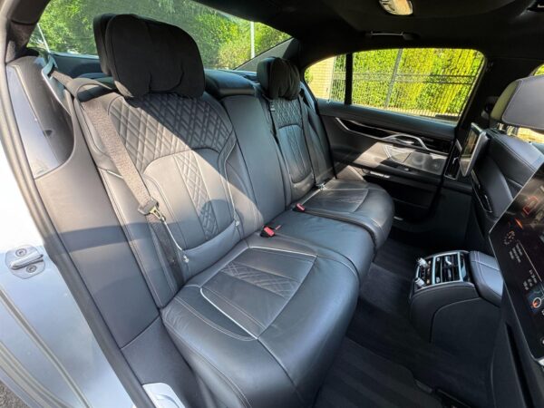 2017 BMW 750i 4.4 V8 M Sport Auto