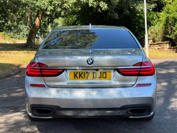 2017 BMW 750i 4.4 V8 M Sport Auto