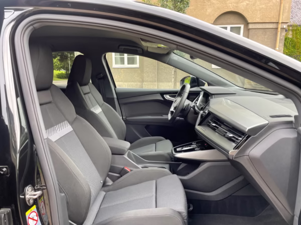 €9210 - 2022 Audi Q4 e-Tron 35